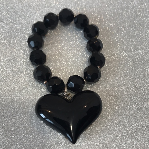 Black stretch bracelet with sparkle heart charm. - Picture 4 of 4